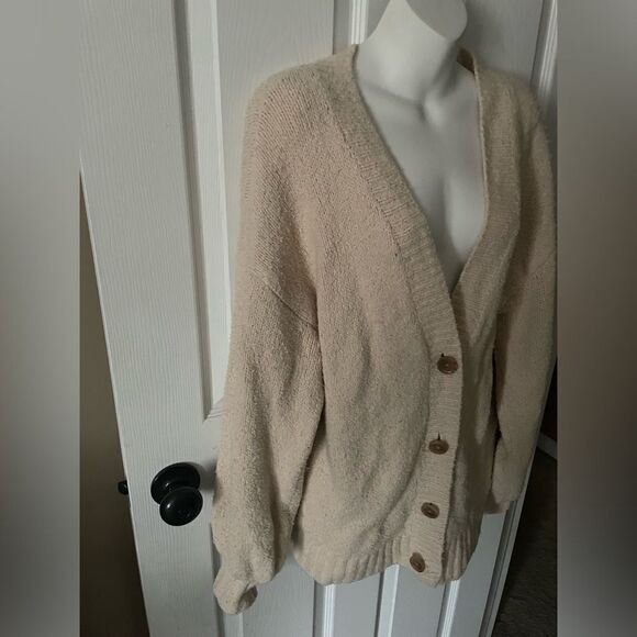 AERIE OVERSIZED BUBBLE SLEEVE CARDIGAN Color Is Batter (cream) - Picture 2 of 6